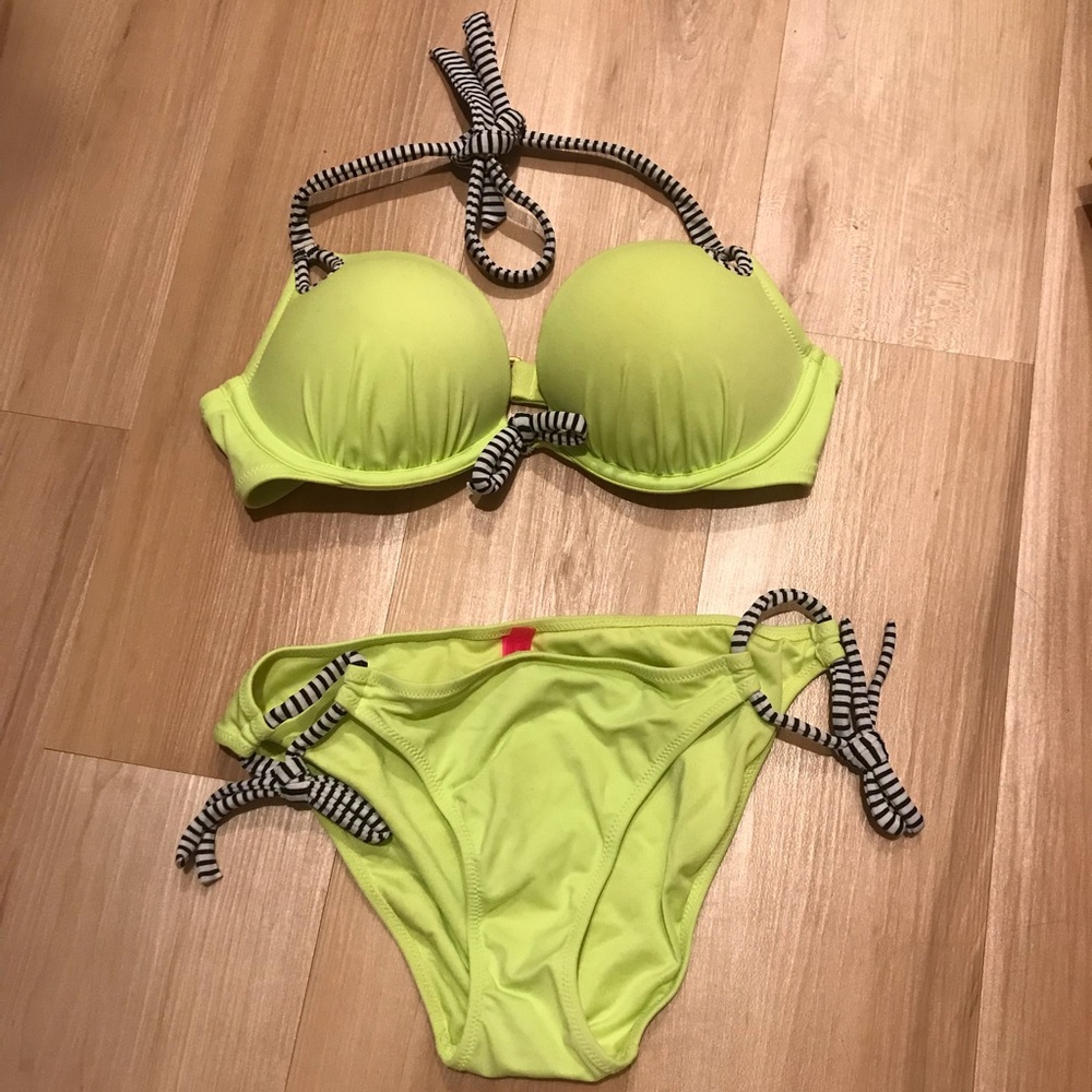 Victoria’s Secret Bombshell push-up bikini